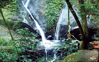 Se refrescar nas cachoeiras do Parque da Cantareira