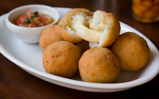 Bolinho de Arroz com Queijo da Cervejaria Nacional