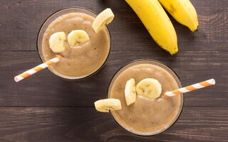 Smoothie de chocolate e banana (receita Ducoco)