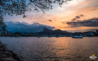 Curtir o pôr do sol na Mureta da Urca