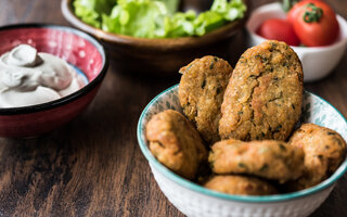 FALAFEL COM MOLHO DE TAHINE