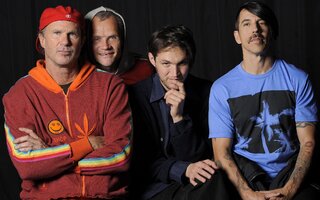 Red-Hot-Chili-Peppers2.jpg