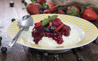 Arroz-doce com Maçã e Morango