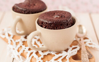 BOLO DE CHOCOLATE DE CANECA