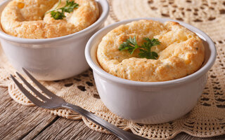 SUFLÊ DE GOIABADA COM CREME DE QUEIJO