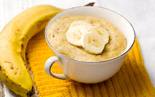 Bolo de caneca de banana