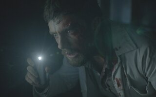 Assista o trailer de O Rastro, filme de terror nacional com Leandra Leal  e Rafael Cardoso