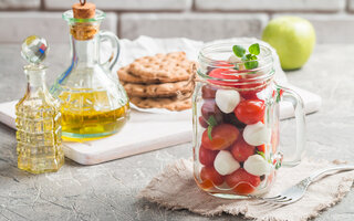 Salada Caprese no Pote