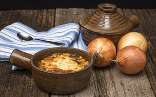 Sopa de cebola gratinada