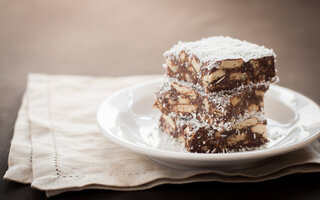 Pé de moleque de Brigadeiro