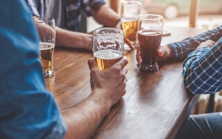 TOMAR UMA CERVEJA NO TRADICIONAL BAR BRAHMA CENTRO