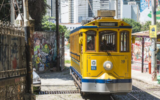 Andar no Bonde de Santa Teresa