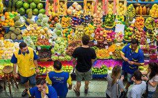 Comprar coisas baratas no Mercadão de Madureira