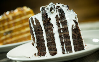 BOLO DE LEITE COM CHOCOLATE