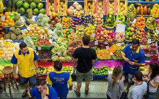 Visitar o clássico Mercadão de Madureira