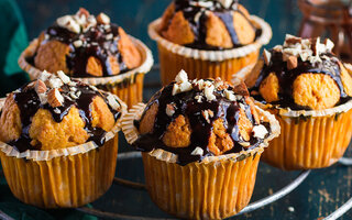 Cupcake de cenoura com cobertura de brigadeiro