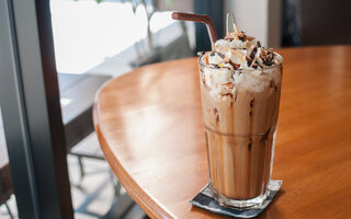 Milk-shake de chocolate com chantilly