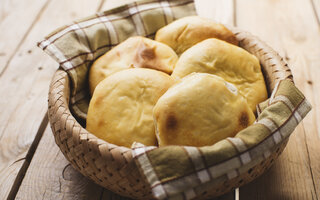 Pão de batata com frango e catupiry