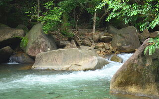 POÇO AZUL, LARVINHAS (230 KM DE SP)