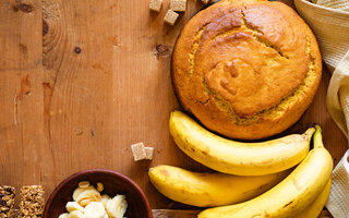 Bolo de banana com canela