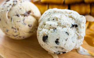 Picolé de Baunilha com Cookies