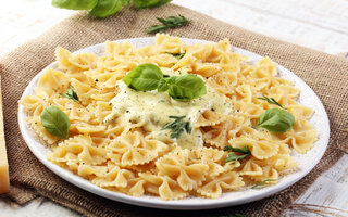 Farfalle ao Molho de Iogurte