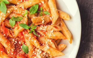 Macarrão com Molho Caprese