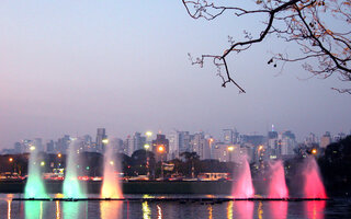 VER O SHOW DE LUZES NA FONTE DO IBIRAPUERA