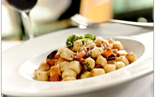 Zucco - Gnocchi di patate all’arrabbiata e gamberi