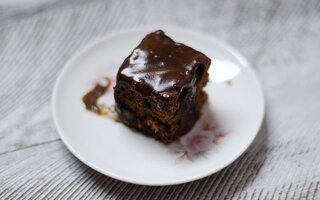 Bolo gelado de chocolate e leite condensado