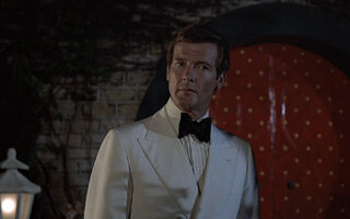 23 de maio – Seu nome era Bond, James Bond - morre Roger Moore