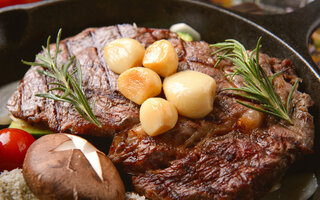Bife perfeito no alho e na manteiga=