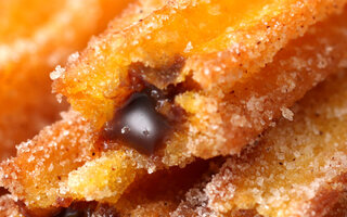 Churros de bolo de cenoura com brigadeiro