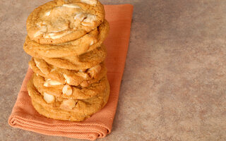 Cookie com Chocolate Branco e Macadâmia