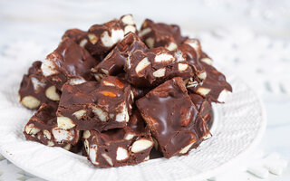 Fudge de chocolate e amendoim