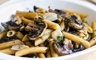 Macarrão ao molho de shitake