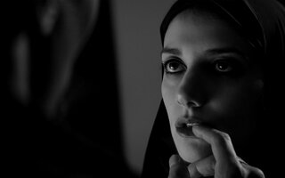 Garota Sombria Caminha Pela Noite (Ana Lily  Amirpour)