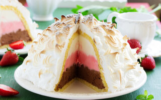 Torta quente de sorvete (Baked Alaska)