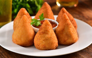 Coxinhas de Alho Poró com Cream Cheese da Cervejaria do Gordo