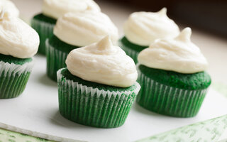 GREEN VELVET CUPCAKE