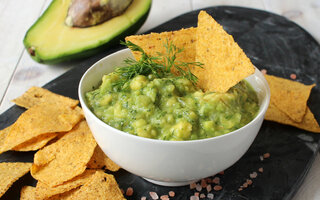 Nachos com guacamole