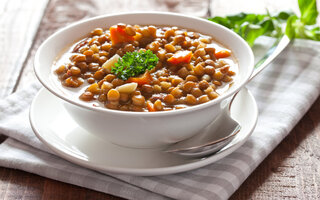 Sopa de Lentilha Perfumada com Limão