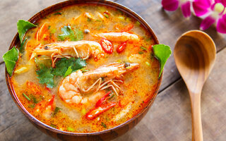 Sopa Thai de Camarão