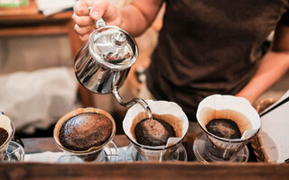 Participar das degustações gratuitas de café na Casa Santa Luzia