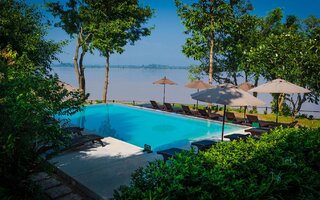 LAOS: THE RIVER RESORT