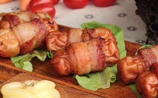 Salsicha Enrolada no Bacon