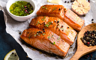 Salmão grelhado com whisky