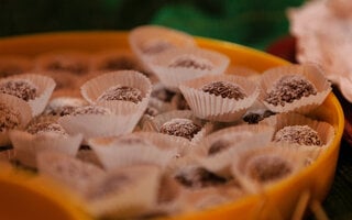 Brigadeiro de casca de banana