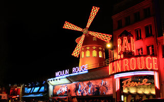 MOULIN ROUGE