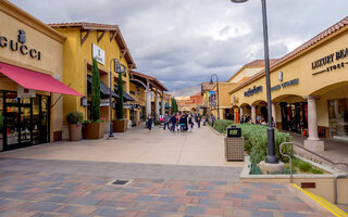 BATER PERNA NOS OUTLETS DA CIDADE